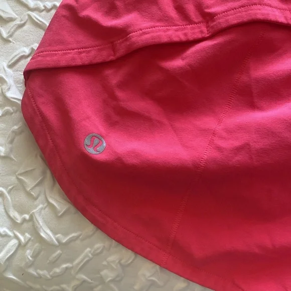 Lululemon shorts with built in lining & zipper back pocket - Picture 2 of 4